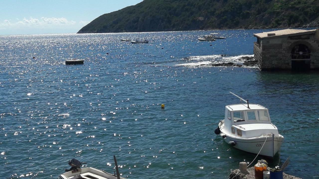 Anka'S Beach Komiža Eksteriør billede