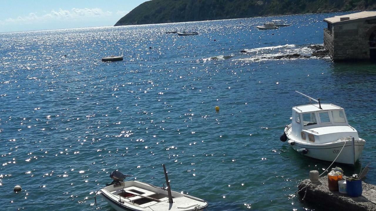 Anka'S Beach Komiža Eksteriør billede